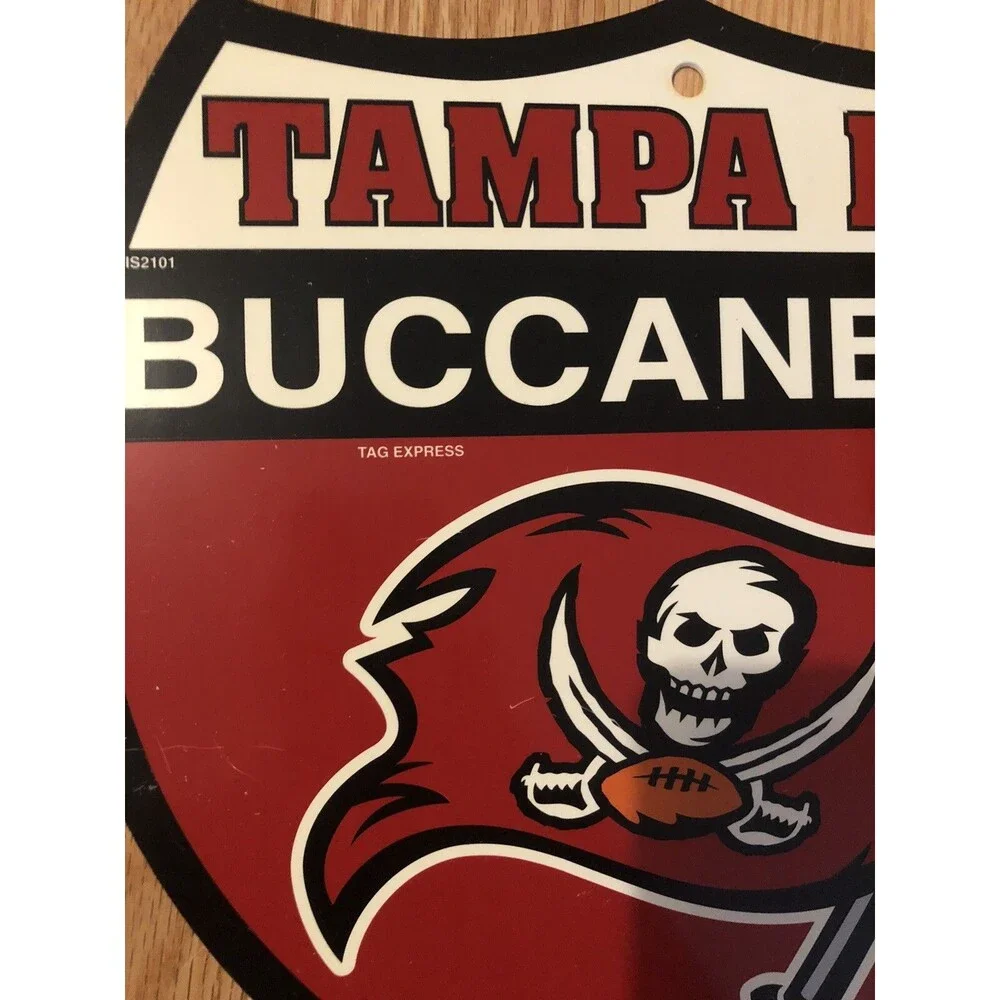 Tampa Bay Buccaneers NFL Graphic Logo‎ Wall Shield Pre-Owned Good Condition